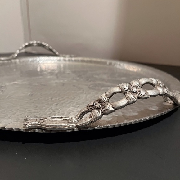 Mid-Century Hammered Aluminum Tulip Tray by Rodney Kent Hand Wrought Creations - Picture 6 of 11
